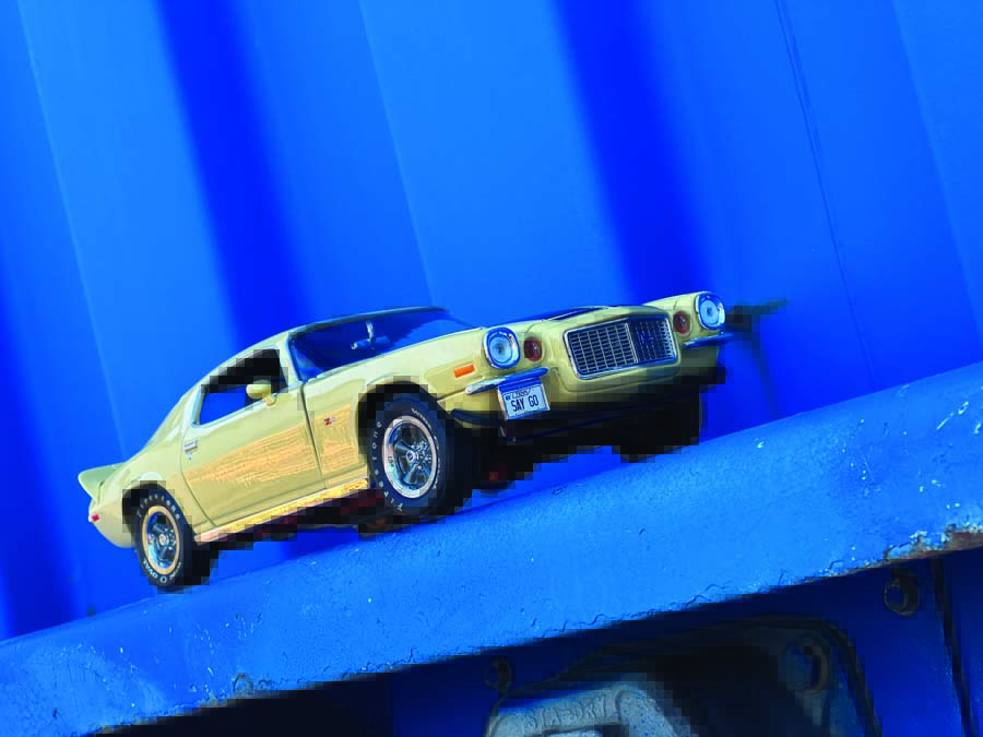 Muscle Resurre cted - Auto World American Muscle 1:18 1972 Chevy Camaro RS/Z28